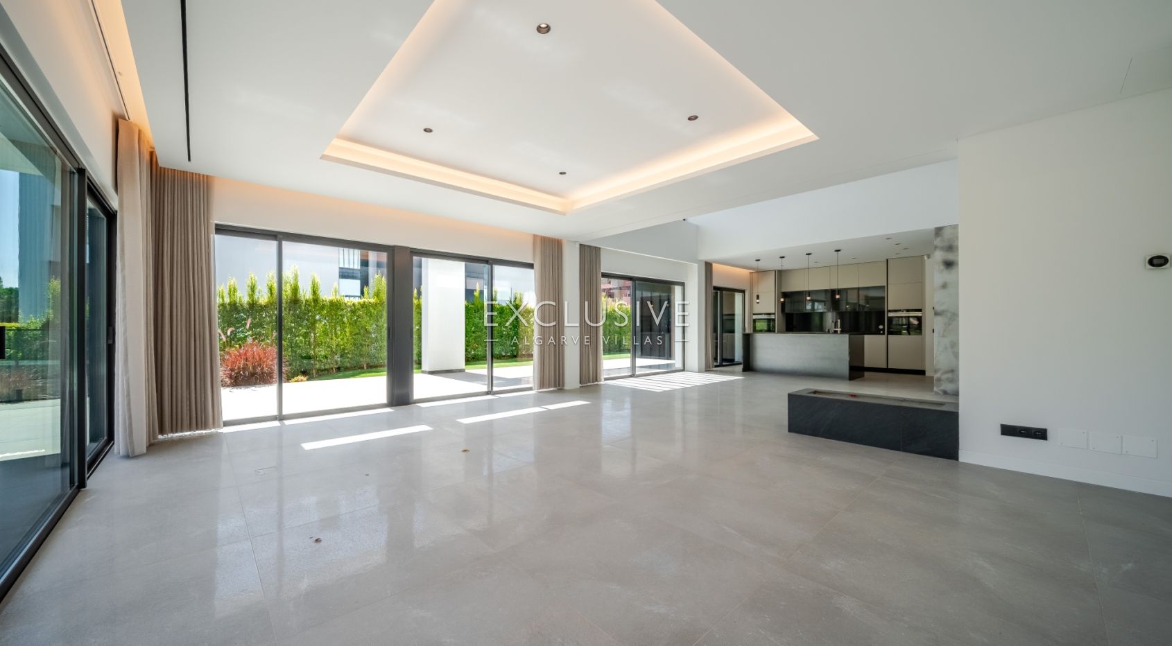 Buy Luxurious 4+1 Bedroom Villa with Pool Overlooking Els Golf Course in Vilamoura