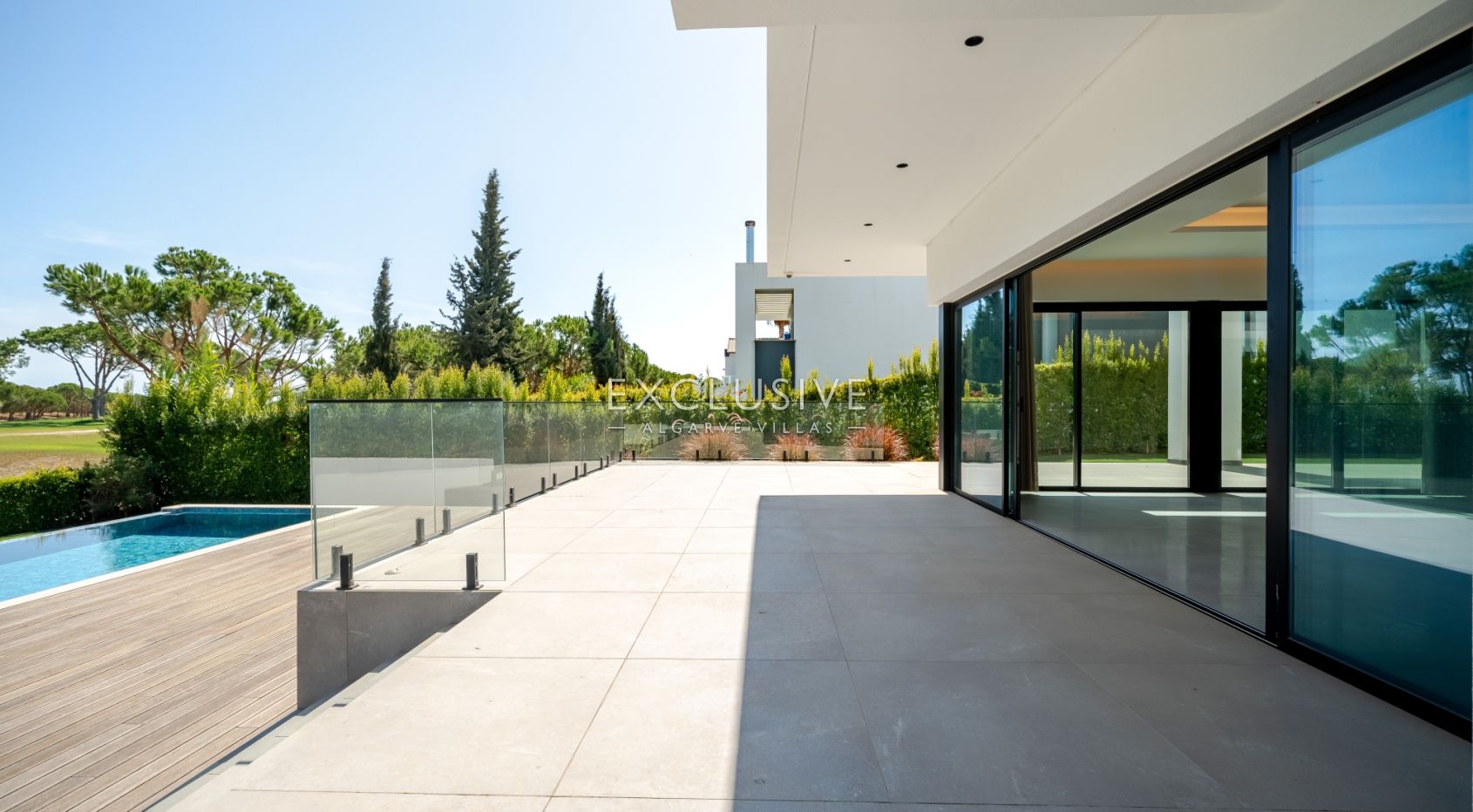 Buy Luxurious 4+1 Bedroom Villa with Pool Overlooking Els Golf Course in Vilamoura