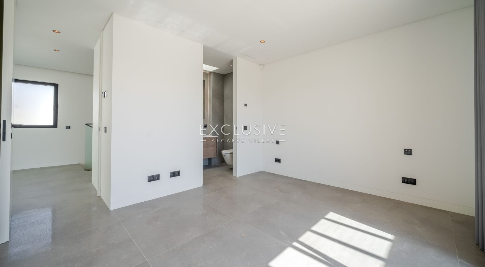 Buy Luxurious 4+1 Bedroom Villa with Pool Overlooking Els Golf Course in Vilamoura