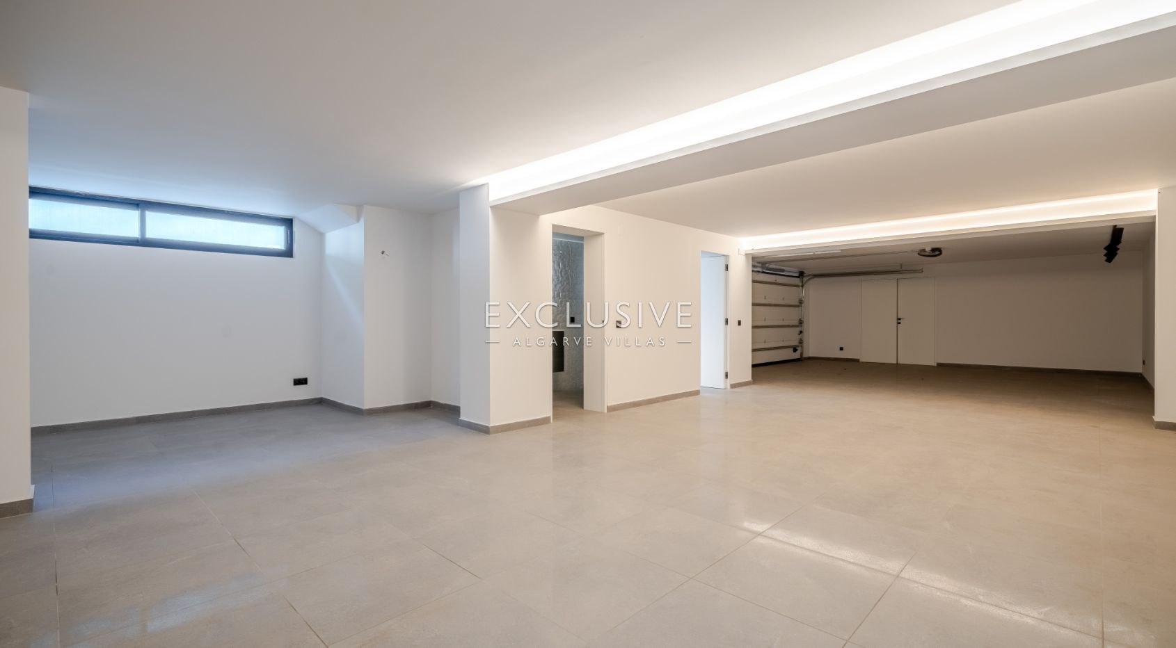 Buy Luxurious 4+1 Bedroom Villa with Pool Overlooking Els Golf Course in Vilamoura