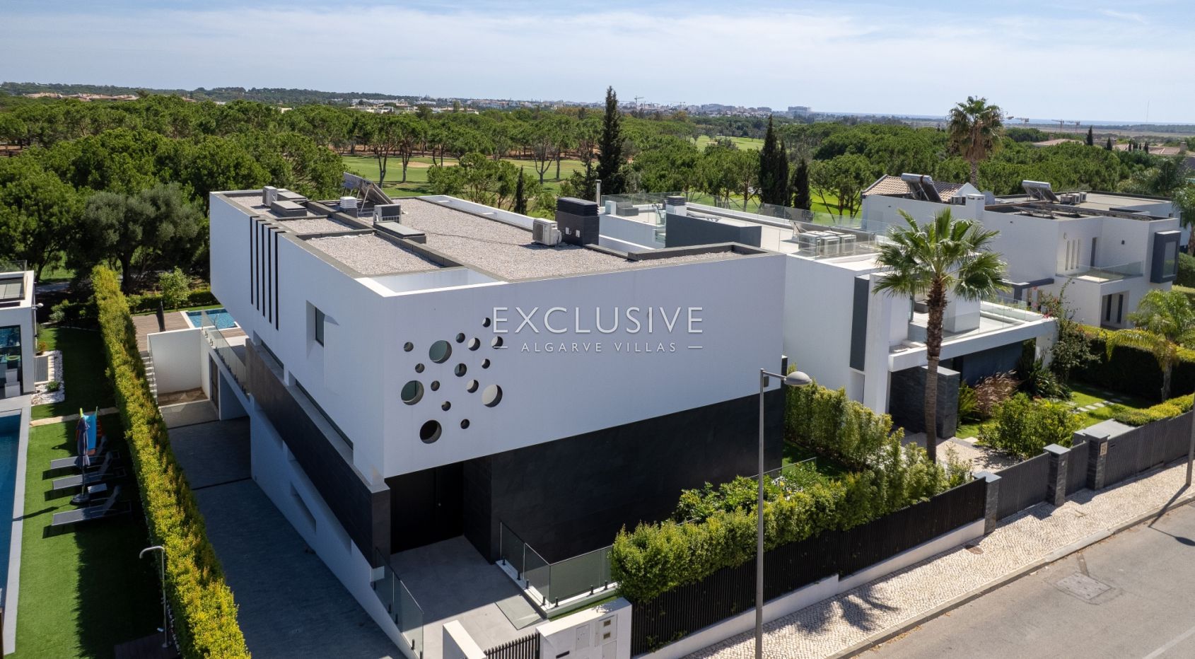 Buy Luxurious 4+1 Bedroom Villa with Pool Overlooking Els Golf Course in Vilamoura