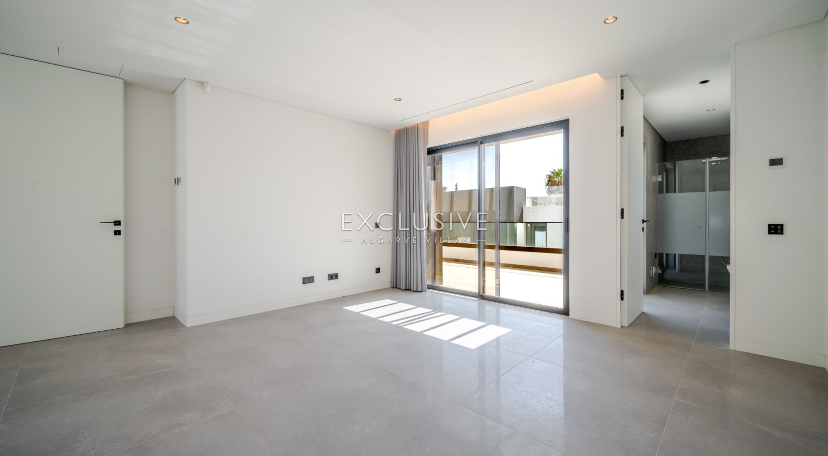 Buy Luxurious 4+1 Bedroom Villa with Pool Overlooking Els Golf Course in Vilamoura