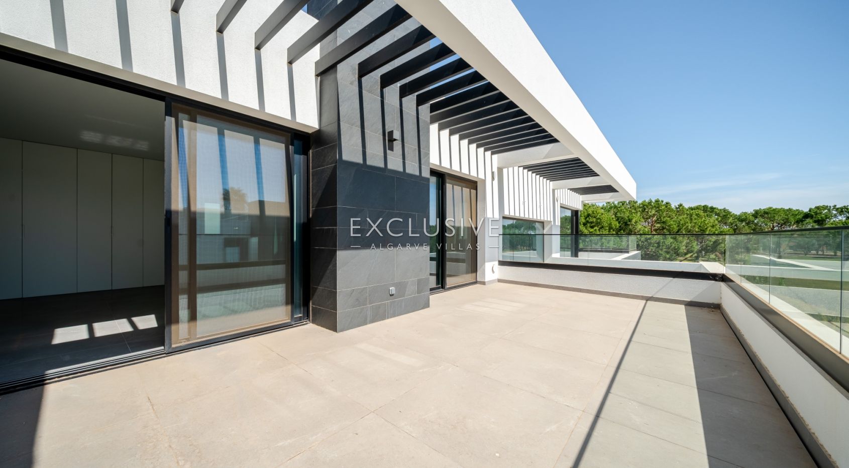 Buy Luxurious 4+1 Bedroom Villa with Pool Overlooking Els Golf Course in Vilamoura