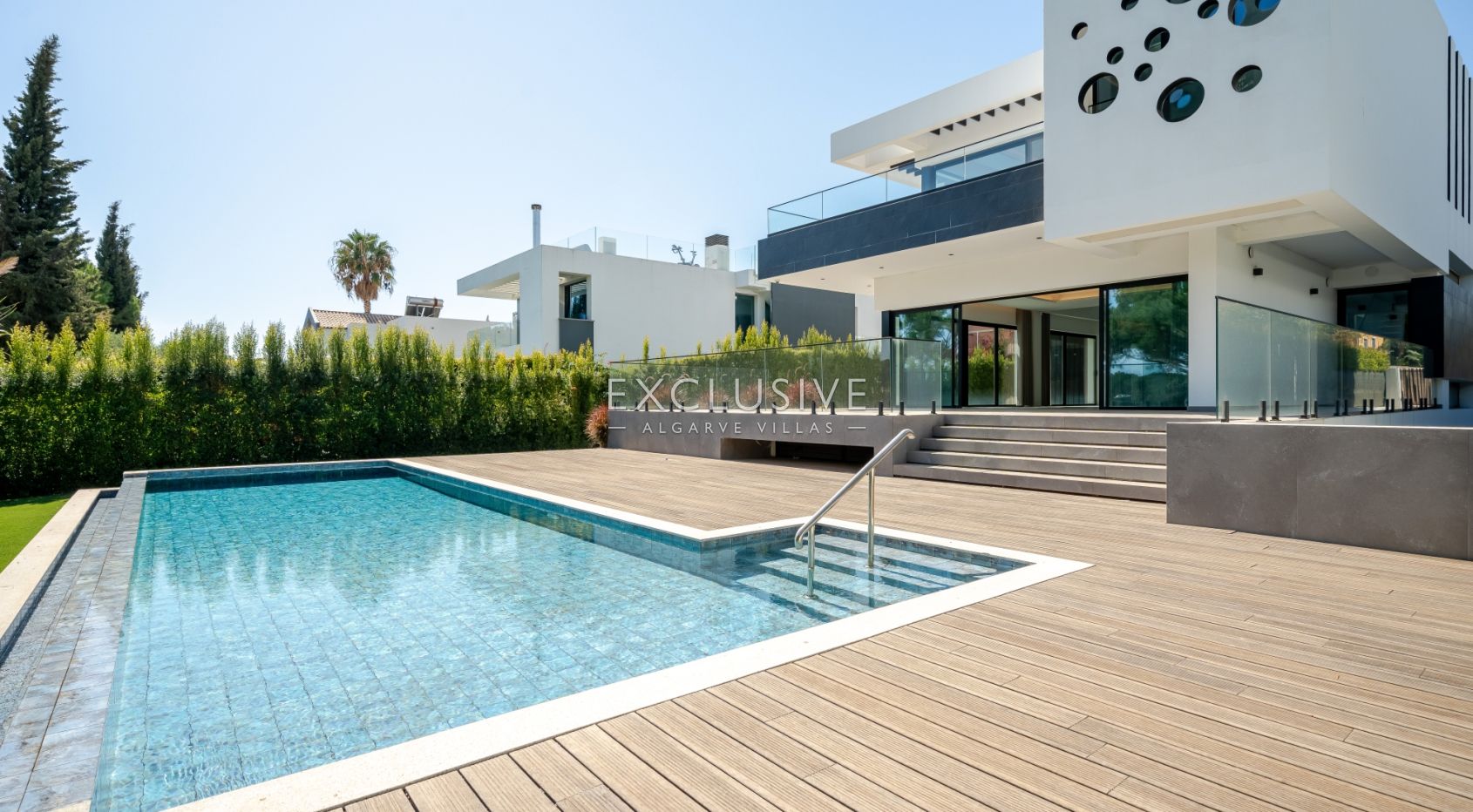 Buy Luxurious 4+1 Bedroom Villa with Pool Overlooking Els Golf Course in Vilamoura
