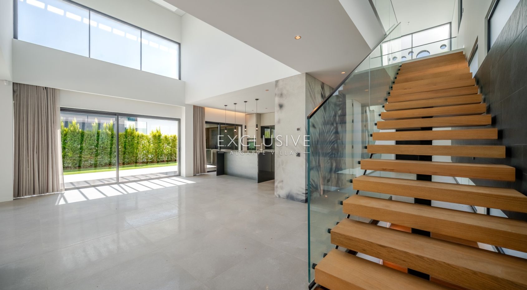 Buy Luxurious 4+1 Bedroom Villa with Pool Overlooking Els Golf Course in Vilamoura