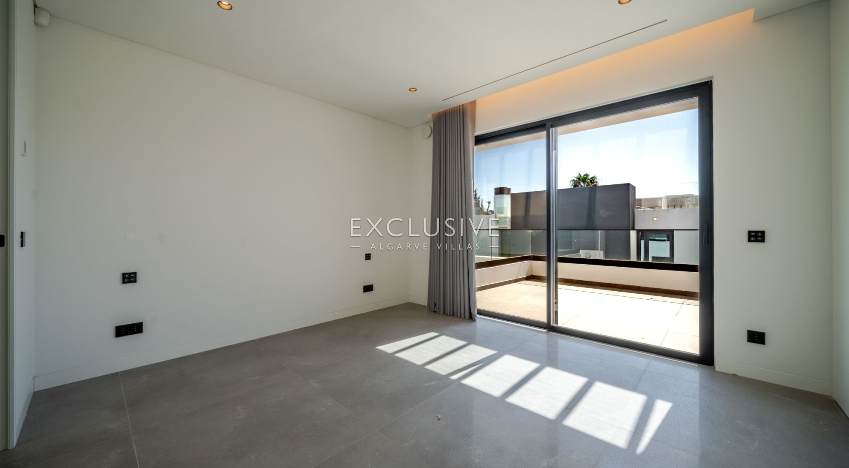 Buy Luxurious 4+1 Bedroom Villa with Pool Overlooking Els Golf Course in Vilamoura
