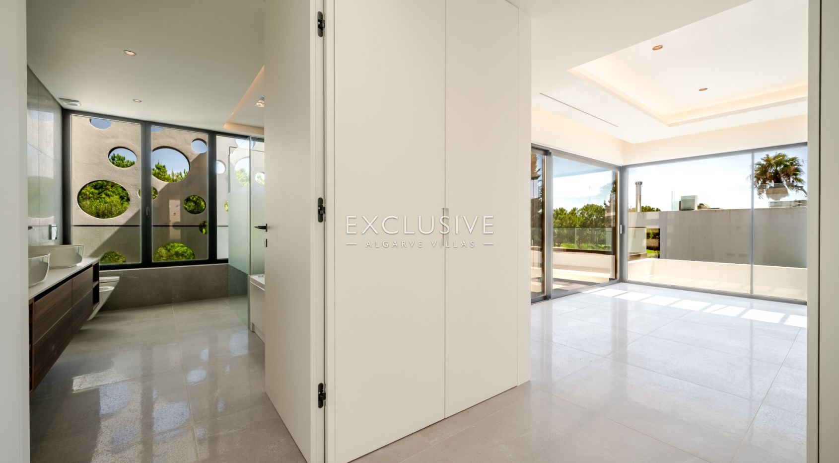 Buy Luxurious 4+1 Bedroom Villa with Pool Overlooking Els Golf Course in Vilamoura
