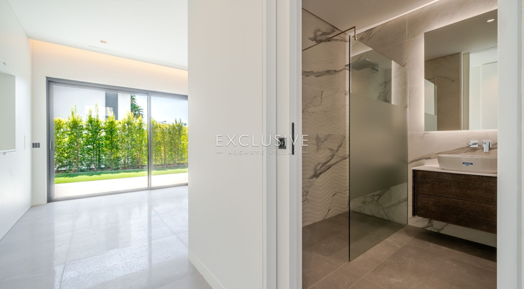 Buy Luxurious 4+1 Bedroom Villa with Pool Overlooking Els Golf Course in Vilamoura