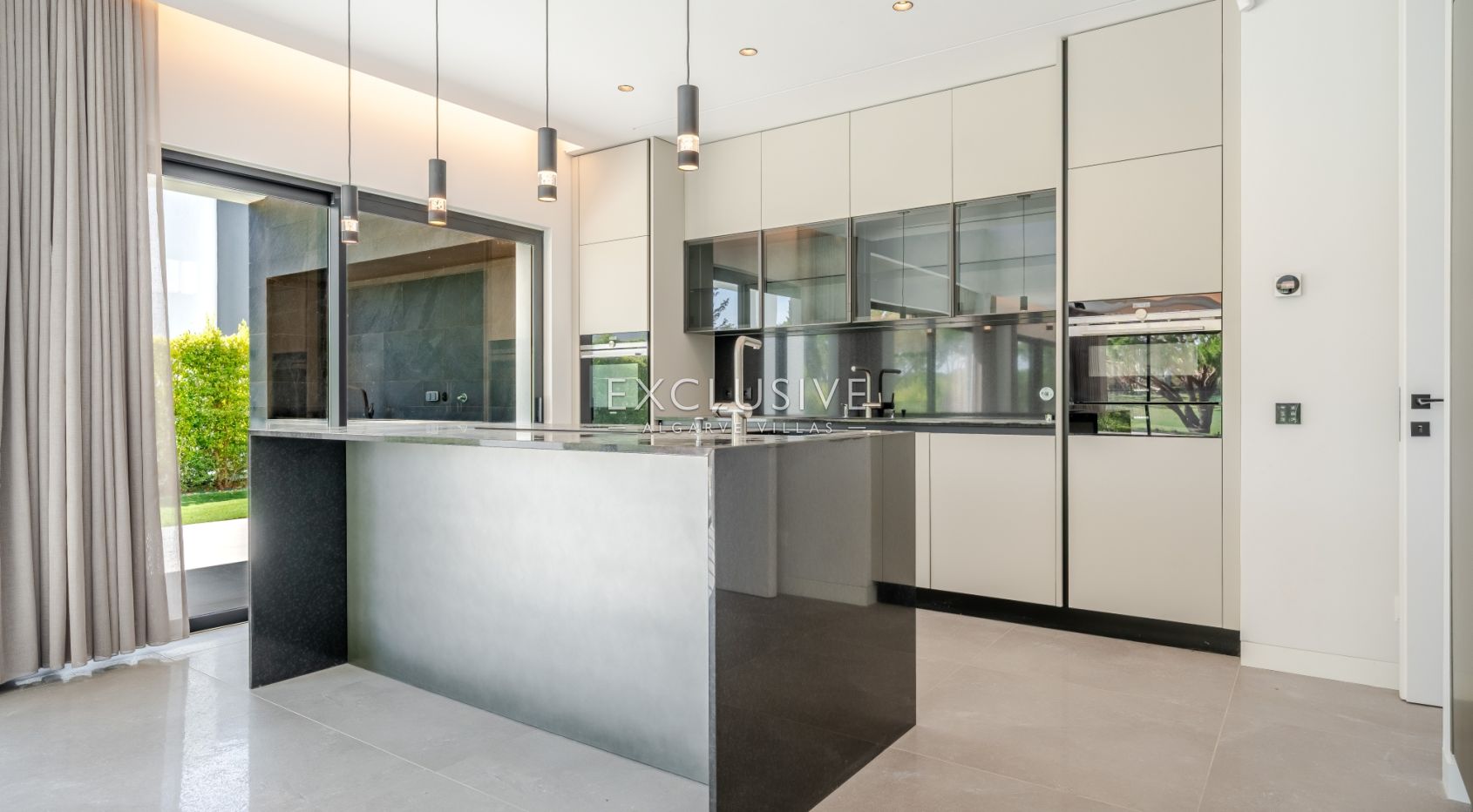 Buy Luxurious 4+1 Bedroom Villa with Pool Overlooking Els Golf Course in Vilamoura