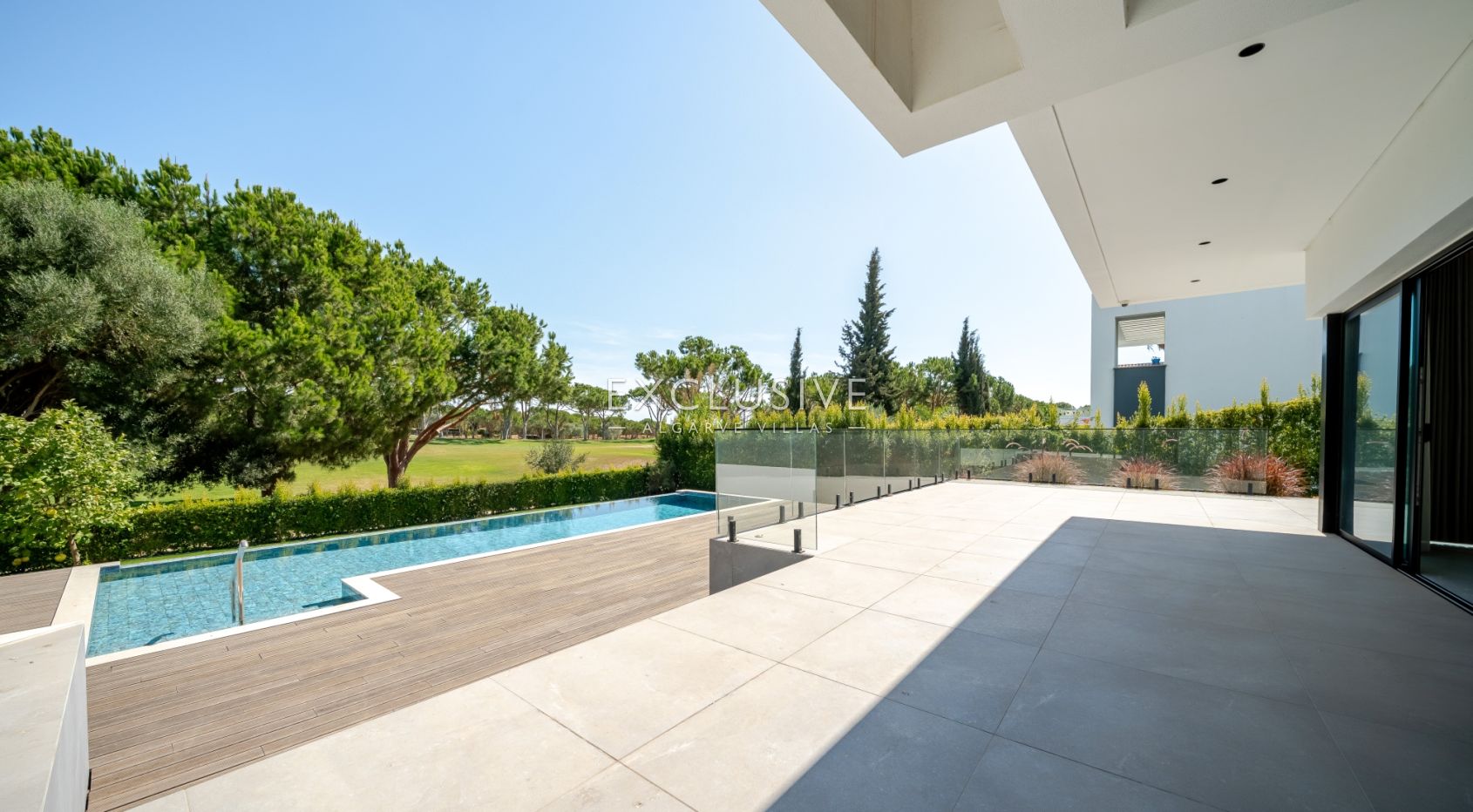 Buy Luxurious 4+1 Bedroom Villa with Pool Overlooking Els Golf Course in Vilamoura