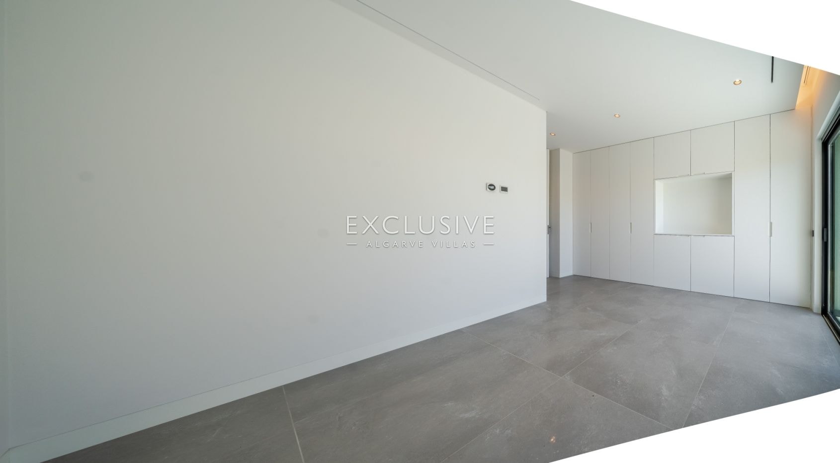 Buy Luxurious 4+1 Bedroom Villa with Pool Overlooking Els Golf Course in Vilamoura