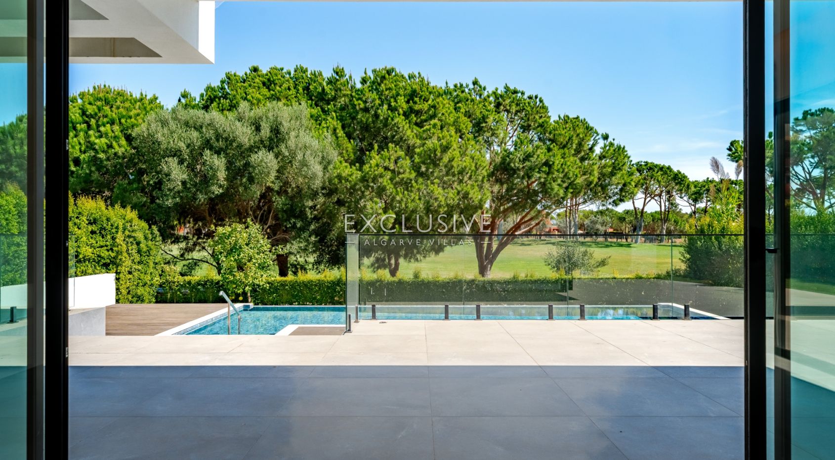 Buy Luxurious 4+1 Bedroom Villa with Pool Overlooking Els Golf Course in Vilamoura
