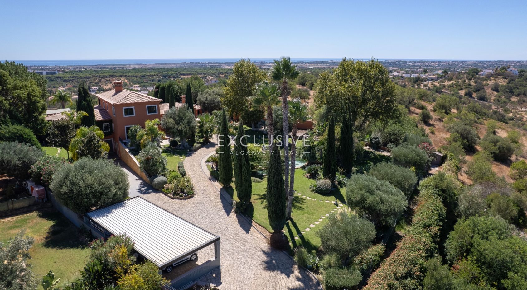Zeitlose 5-Schlafzimmer Algarve Villa mit Meerblick und Infinity Pool in Boliqueime