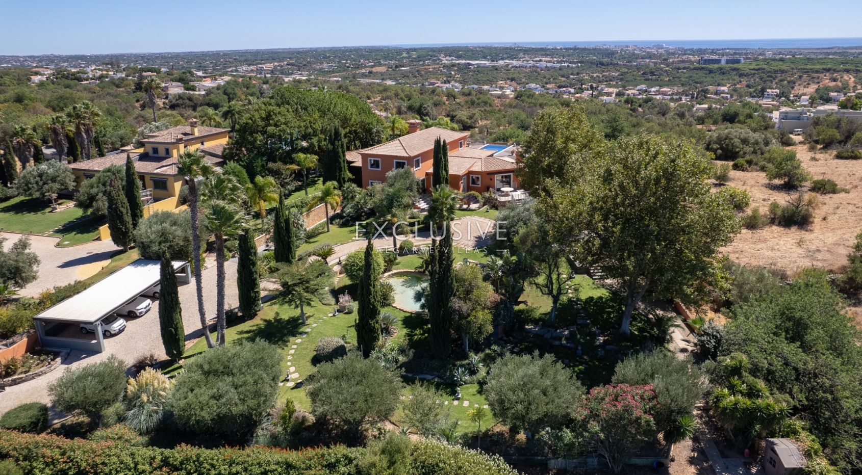 Zeitlose 5-Schlafzimmer Algarve Villa mit Meerblick und Infinity Pool in Boliqueime