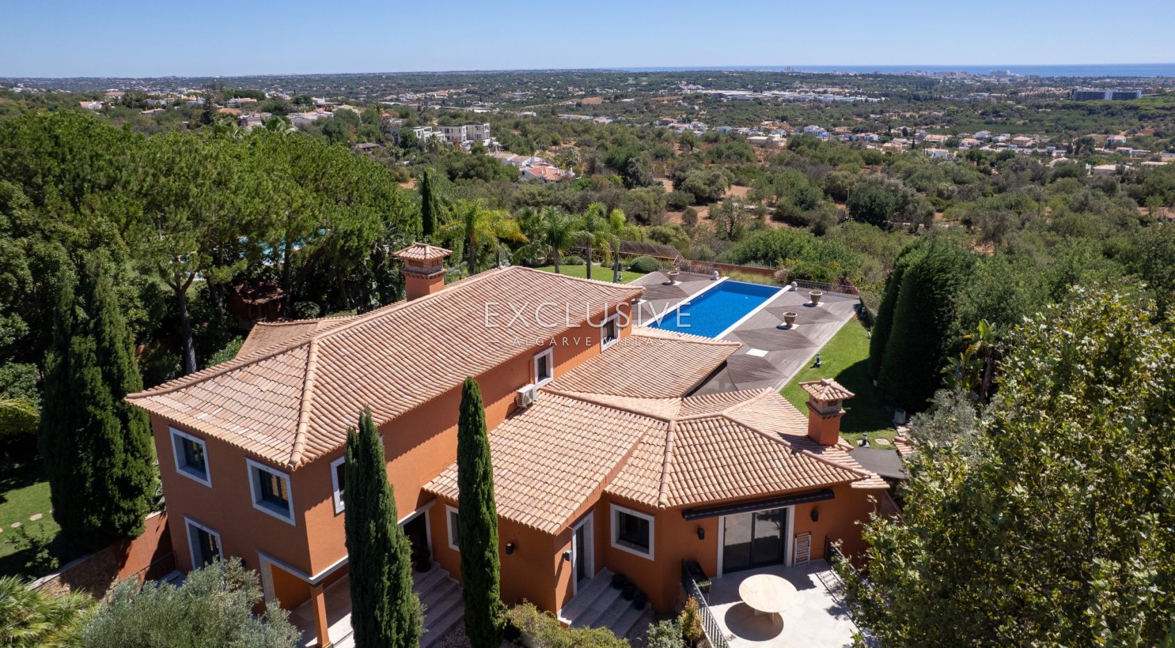 Zeitlose 5-Schlafzimmer Algarve Villa mit Meerblick und Infinity Pool in Boliqueime