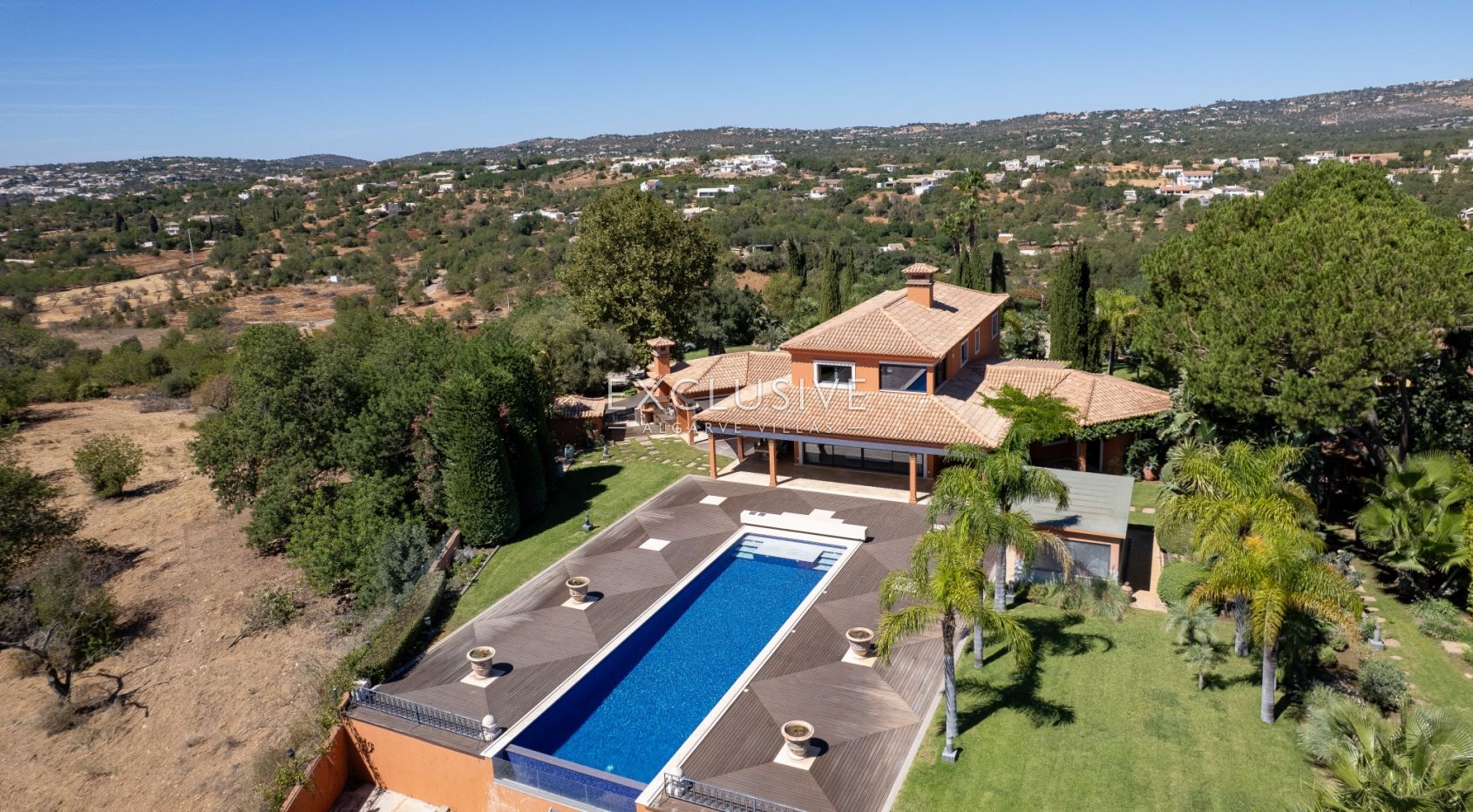 Zeitlose 5-Schlafzimmer Algarve Villa mit Meerblick und Infinity Pool in Boliqueime