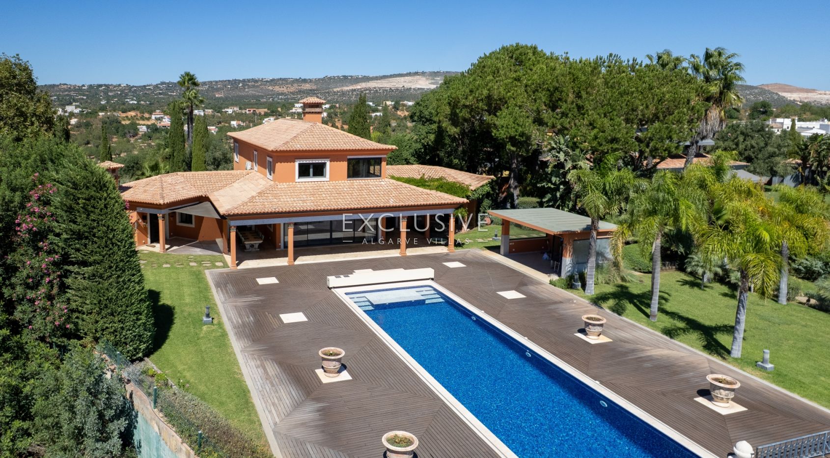 Zeitlose 5-Schlafzimmer Algarve Villa mit Meerblick und Infinity Pool in Boliqueime