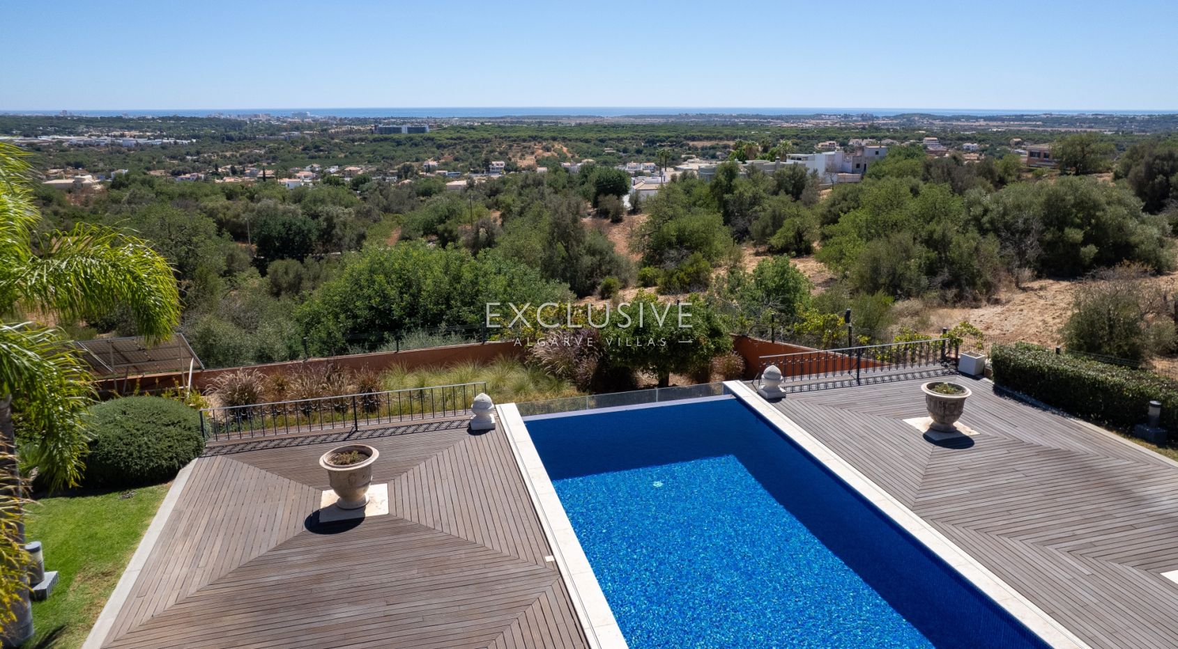 Zeitlose 5-Schlafzimmer Algarve Villa mit Meerblick und Infinity Pool in Boliqueime