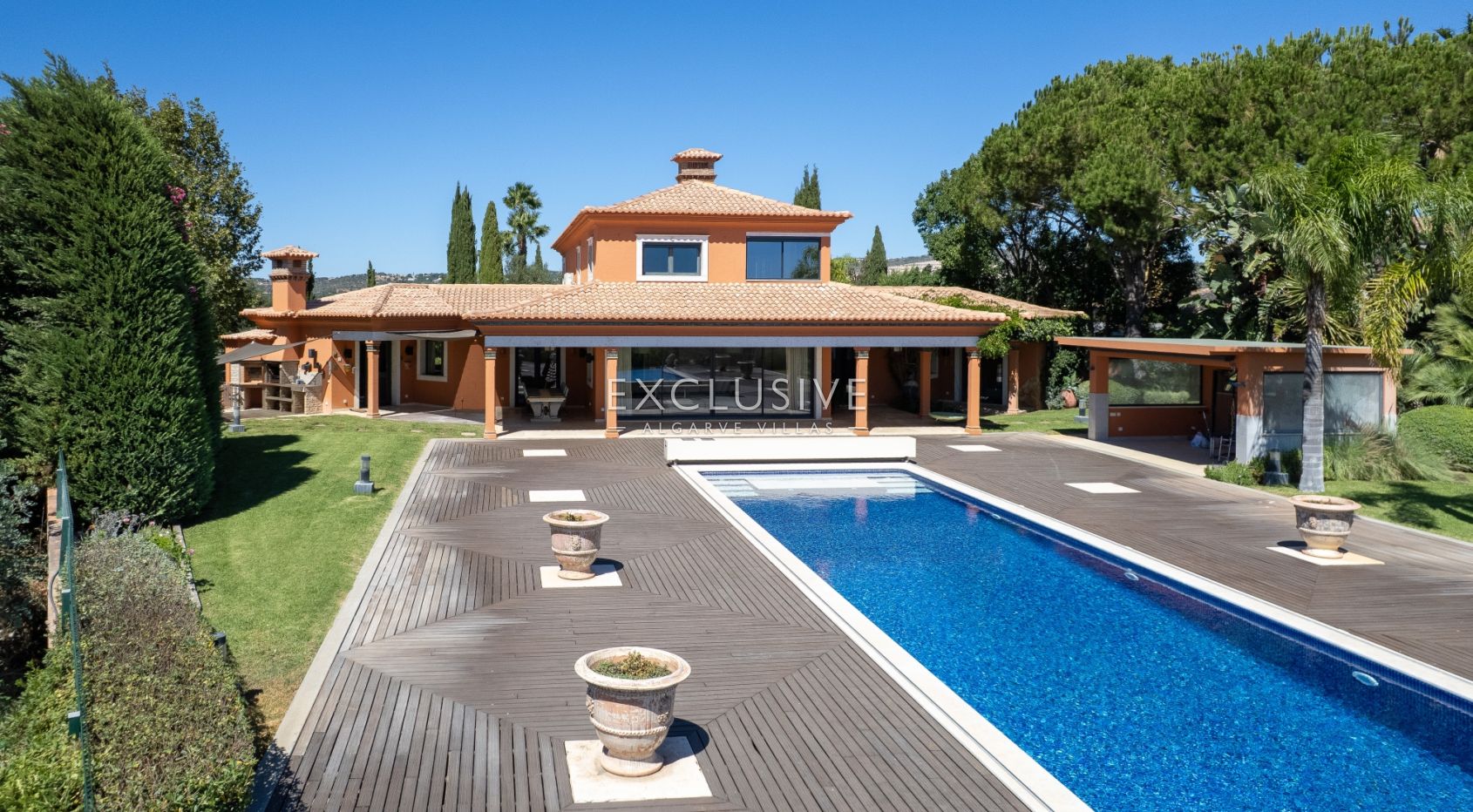 Zeitlose 5-Schlafzimmer Algarve Villa mit Meerblick und Infinity Pool in Boliqueime
