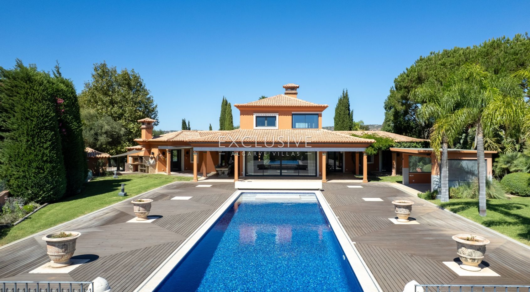Zeitlose 5-Schlafzimmer Algarve Villa mit Meerblick und Infinity Pool in Boliqueime