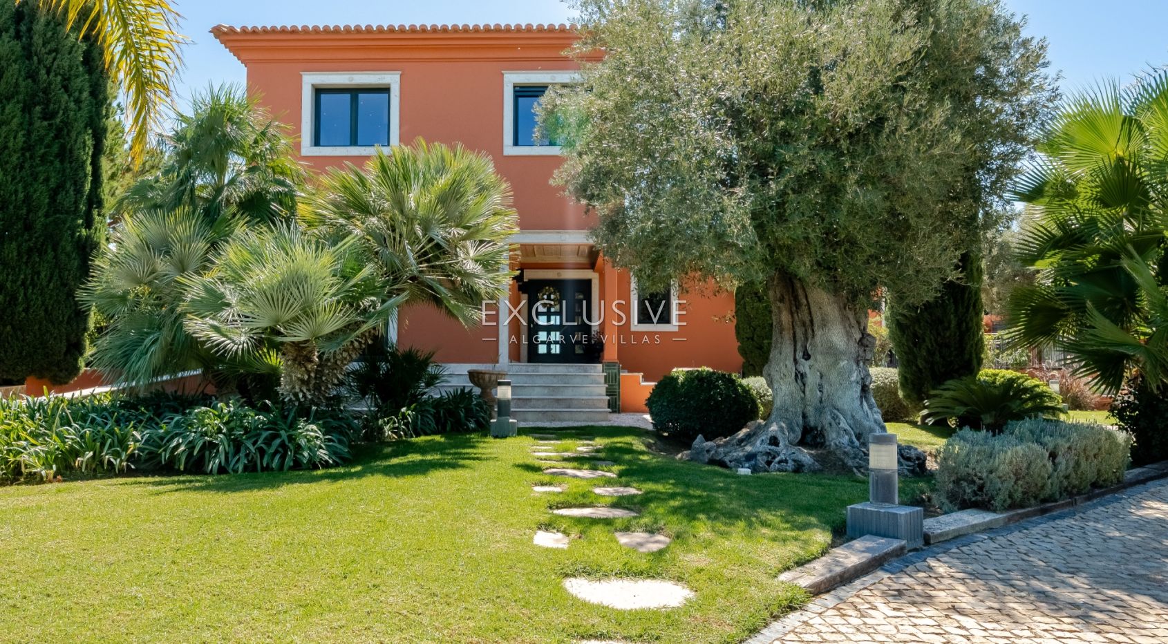 Zeitlose 5-Schlafzimmer Algarve Villa mit Meerblick und Infinity Pool in Boliqueime