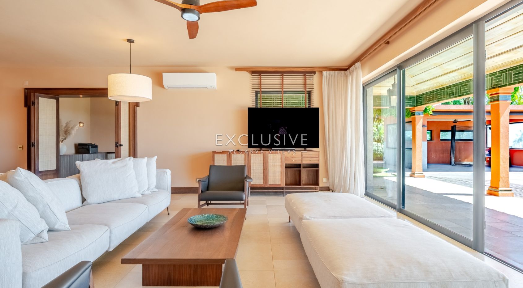 Zeitlose 5-Schlafzimmer Algarve Villa mit Meerblick und Infinity Pool in Boliqueime