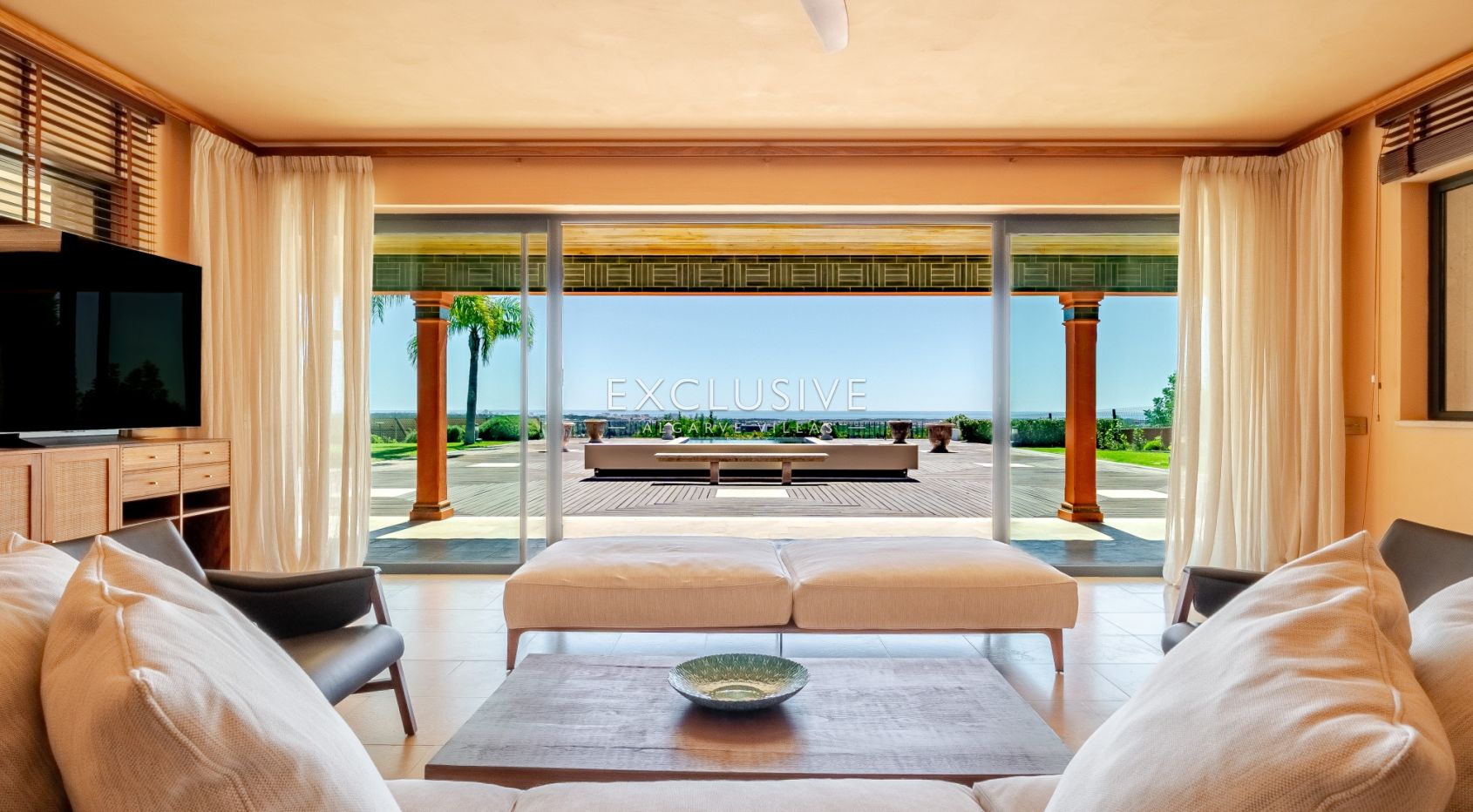 Zeitlose 5-Schlafzimmer Algarve Villa mit Meerblick und Infinity Pool in Boliqueime