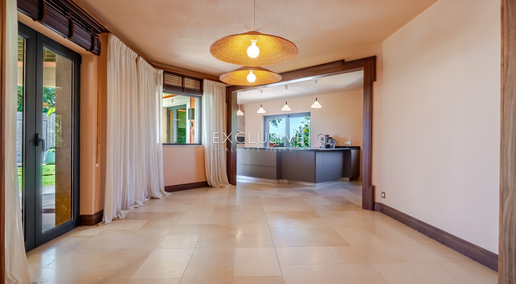 Zeitlose 5-Schlafzimmer Algarve Villa mit Meerblick und Infinity Pool in Boliqueime