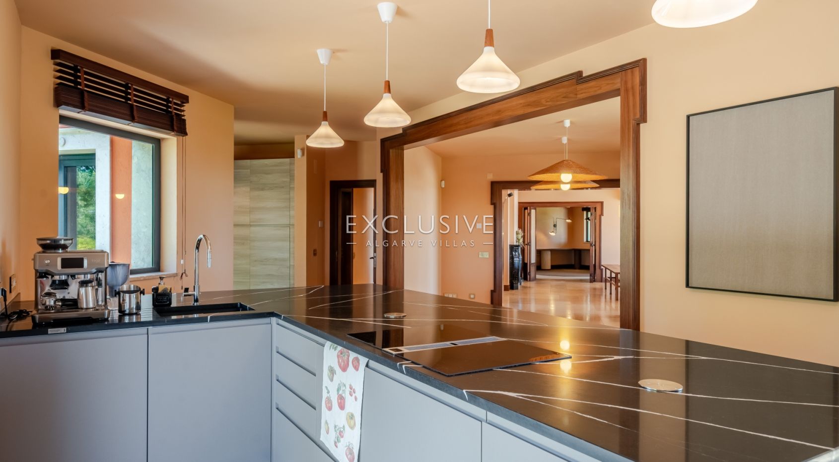 Zeitlose 5-Schlafzimmer Algarve Villa mit Meerblick und Infinity Pool in Boliqueime