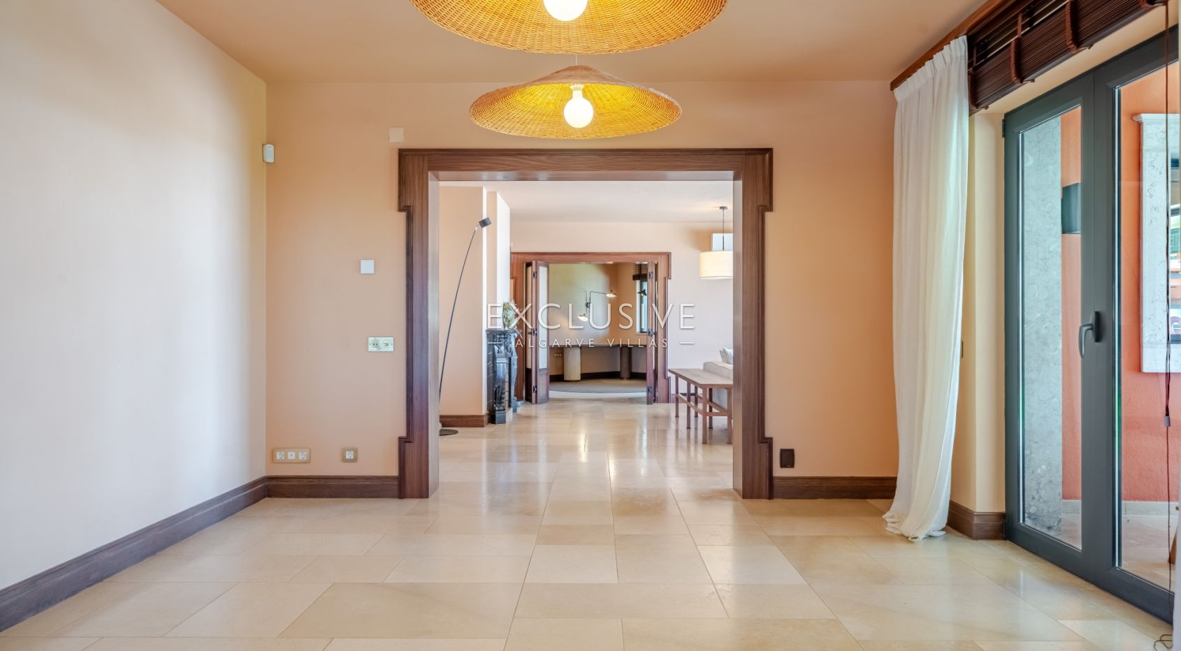 Zeitlose 5-Schlafzimmer Algarve Villa mit Meerblick und Infinity Pool in Boliqueime