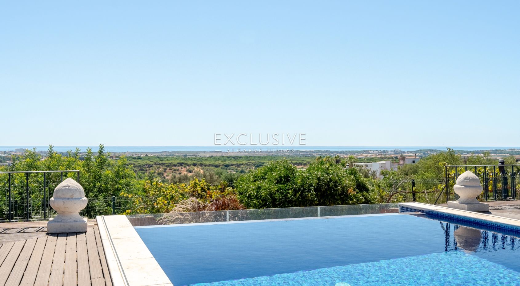 Zeitlose 5-Schlafzimmer Algarve Villa mit Meerblick und Infinity Pool in Boliqueime