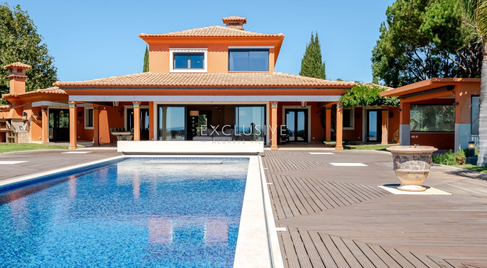 Zeitlose 5-Schlafzimmer Algarve Villa mit Meerblick und Infinity Pool in Boliqueime