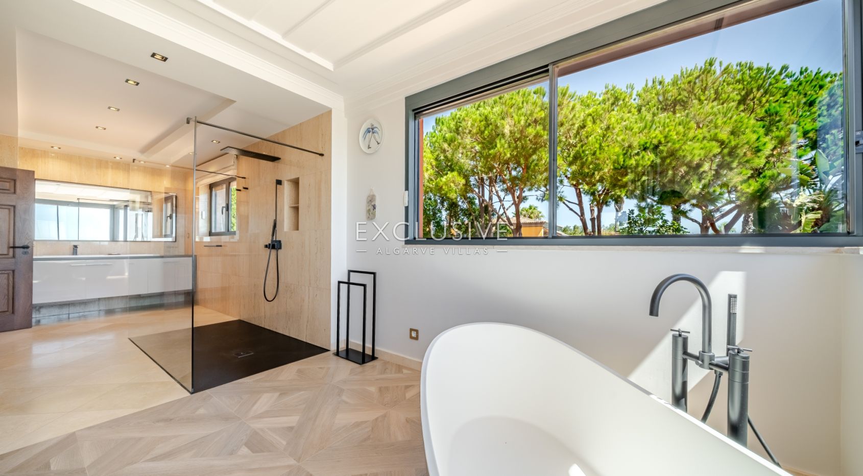 Zeitlose 5-Schlafzimmer Algarve Villa mit Meerblick und Infinity Pool in Boliqueime