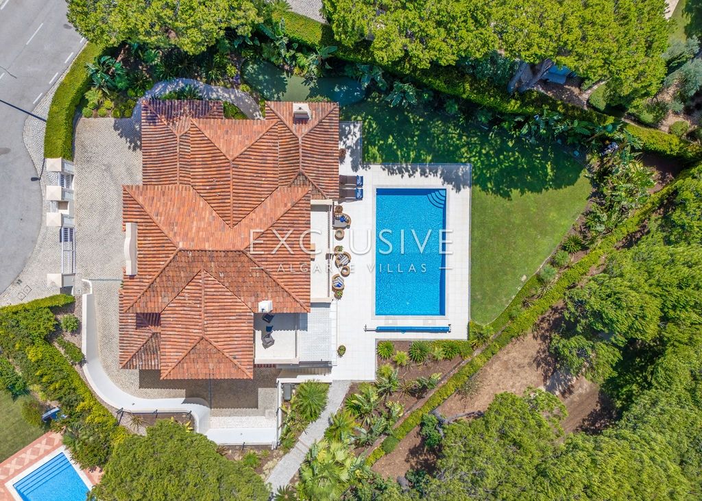Elégante villa de 4 chambres à coucher avec accès privé au golf à Vila Sol Resort, Algarve