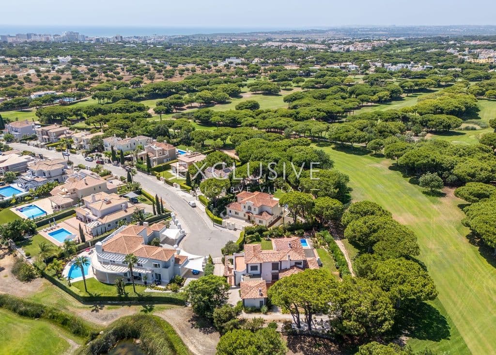 Elégante villa de 4 chambres à coucher avec accès privé au golf à Vila Sol Resort, Algarve-2