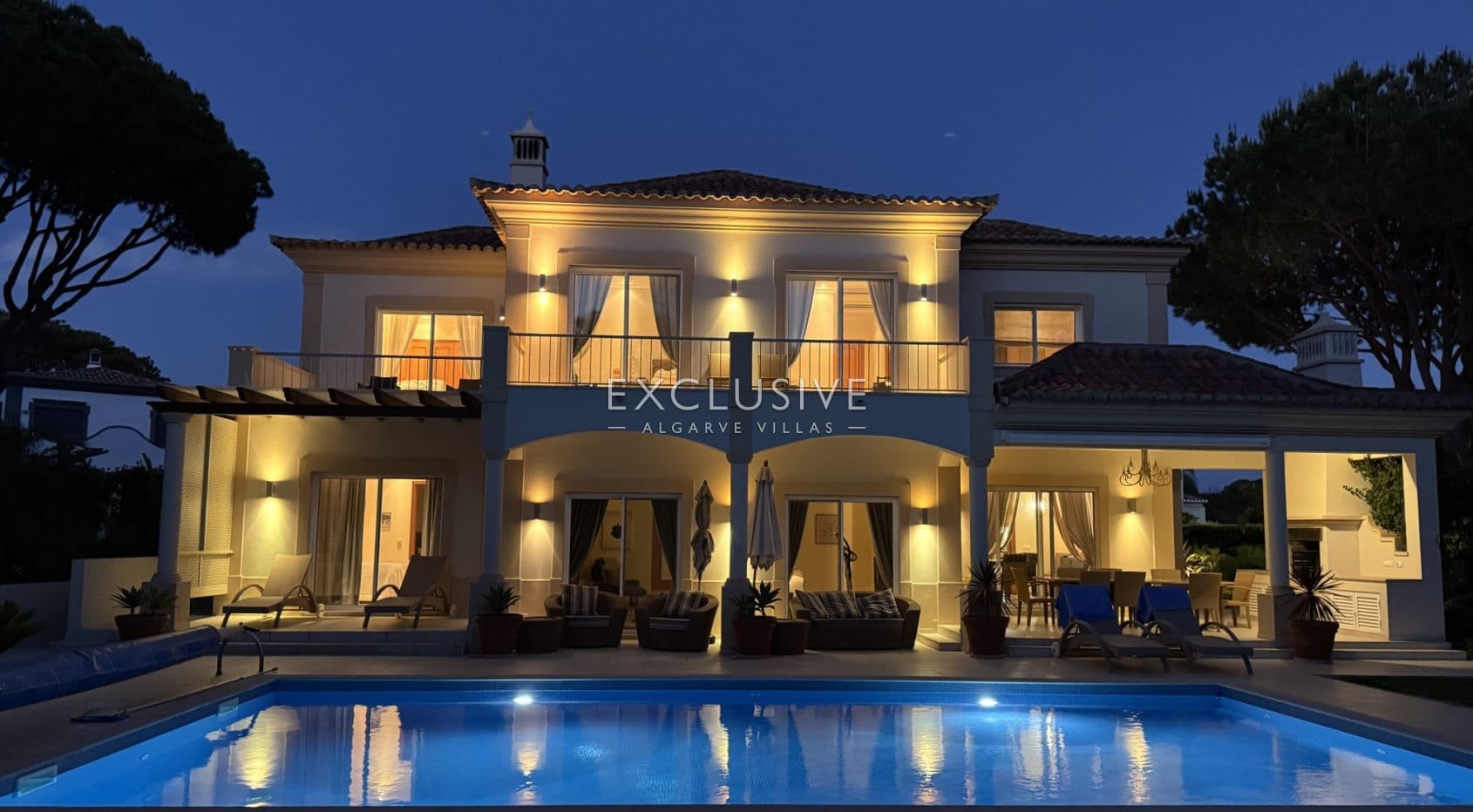 Elégante villa de 4 chambres à coucher avec accès privé au golf à Vila Sol Resort, Algarve-1