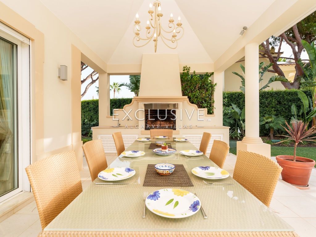 Elégante villa de 4 chambres à coucher avec accès privé au golf à Vila Sol Resort, Algarve