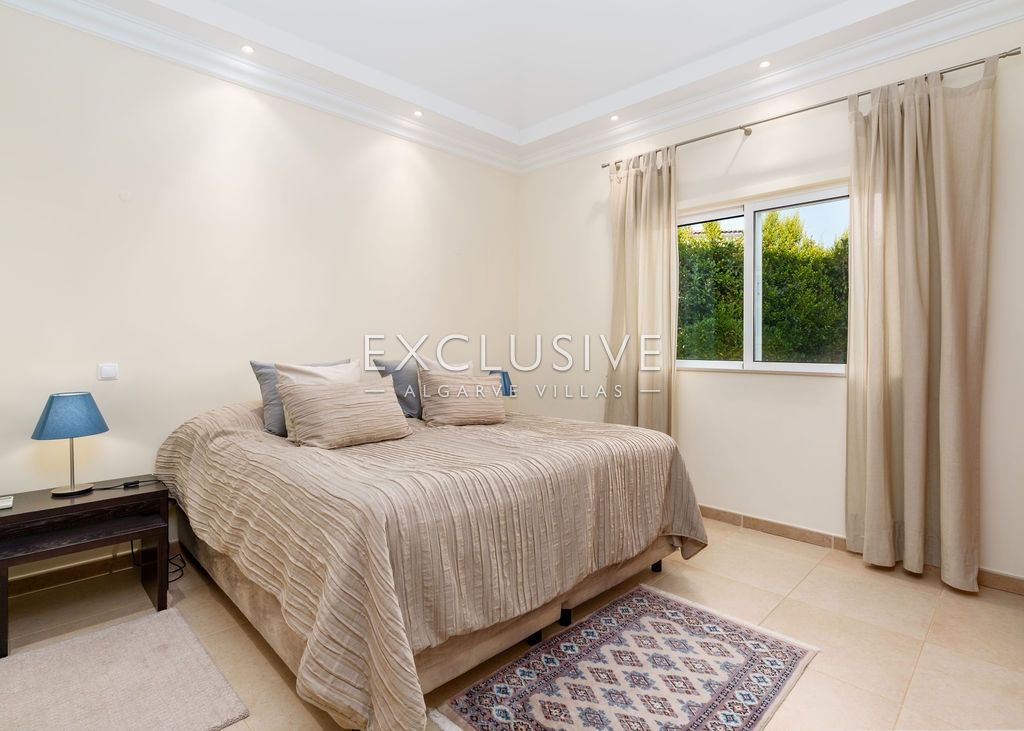 Elégante villa de 4 chambres à coucher avec accès privé au golf à Vila Sol Resort, Algarve