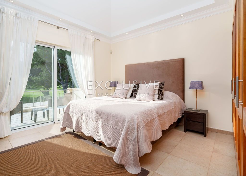 Elégante villa de 4 chambres à coucher avec accès privé au golf à Vila Sol Resort, Algarve
