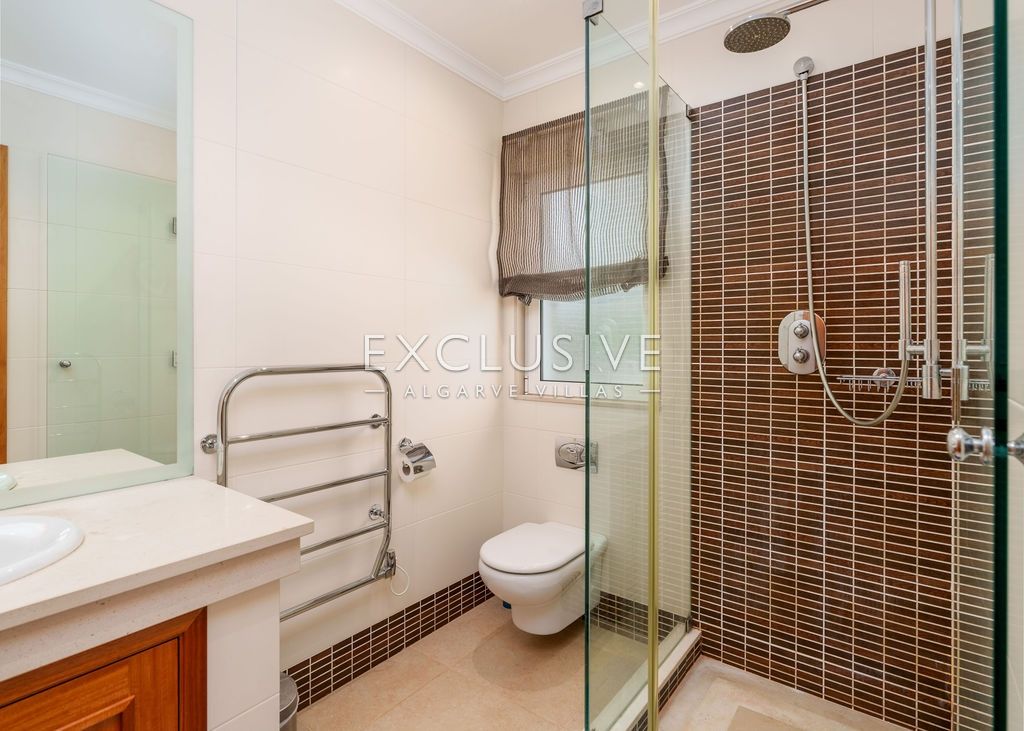 Elégante villa de 4 chambres à coucher avec accès privé au golf à Vila Sol Resort, Algarve