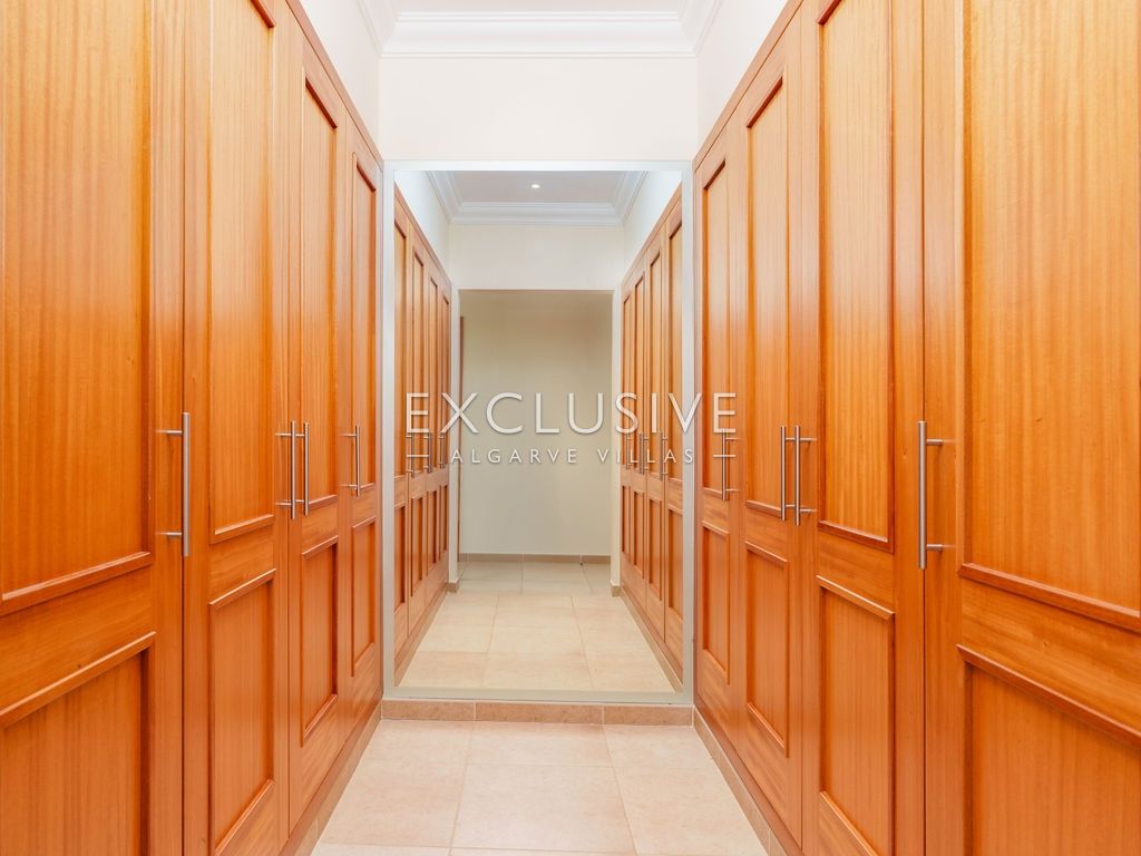 Elégante villa de 4 chambres à coucher avec accès privé au golf à Vila Sol Resort, Algarve