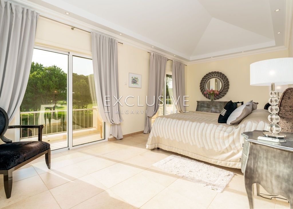 Elégante villa de 4 chambres à coucher avec accès privé au golf à Vila Sol Resort, Algarve