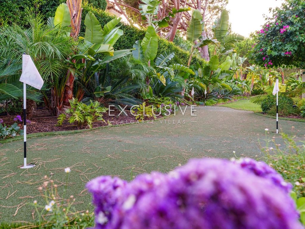 Elégante villa de 4 chambres à coucher avec accès privé au golf à Vila Sol Resort, Algarve