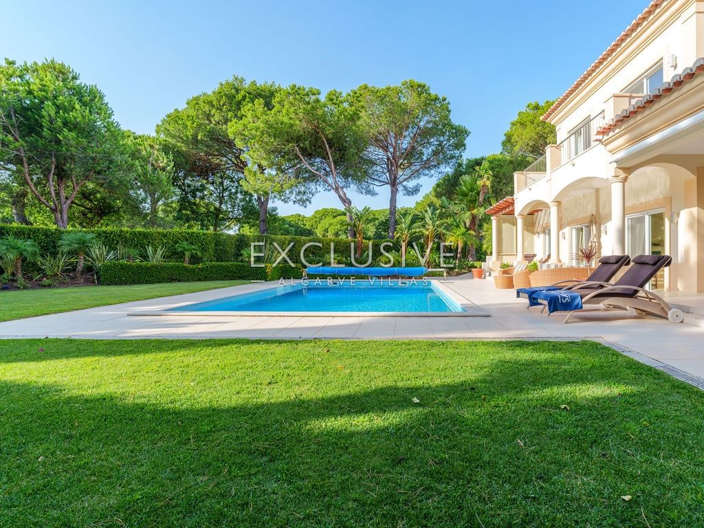 Elégante villa de 4 chambres à coucher avec accès privé au golf à Vila Sol Resort, Algarve