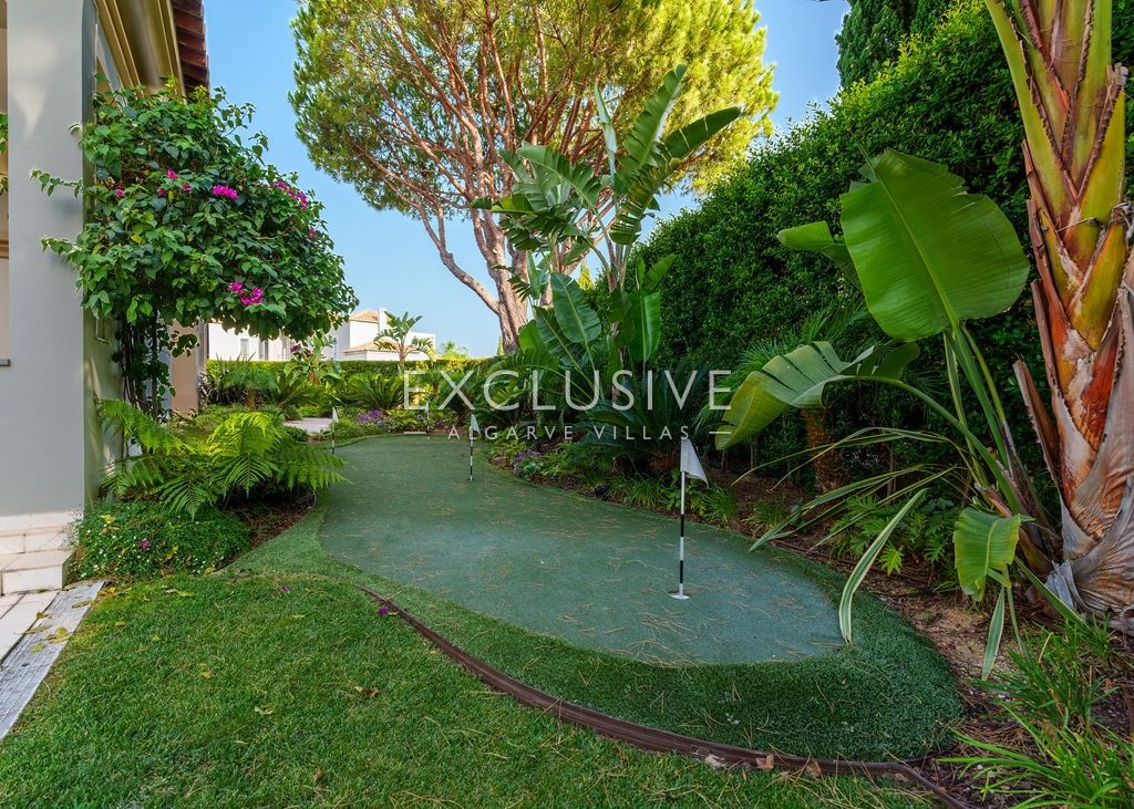 Elégante villa de 4 chambres à coucher avec accès privé au golf à Vila Sol Resort, Algarve