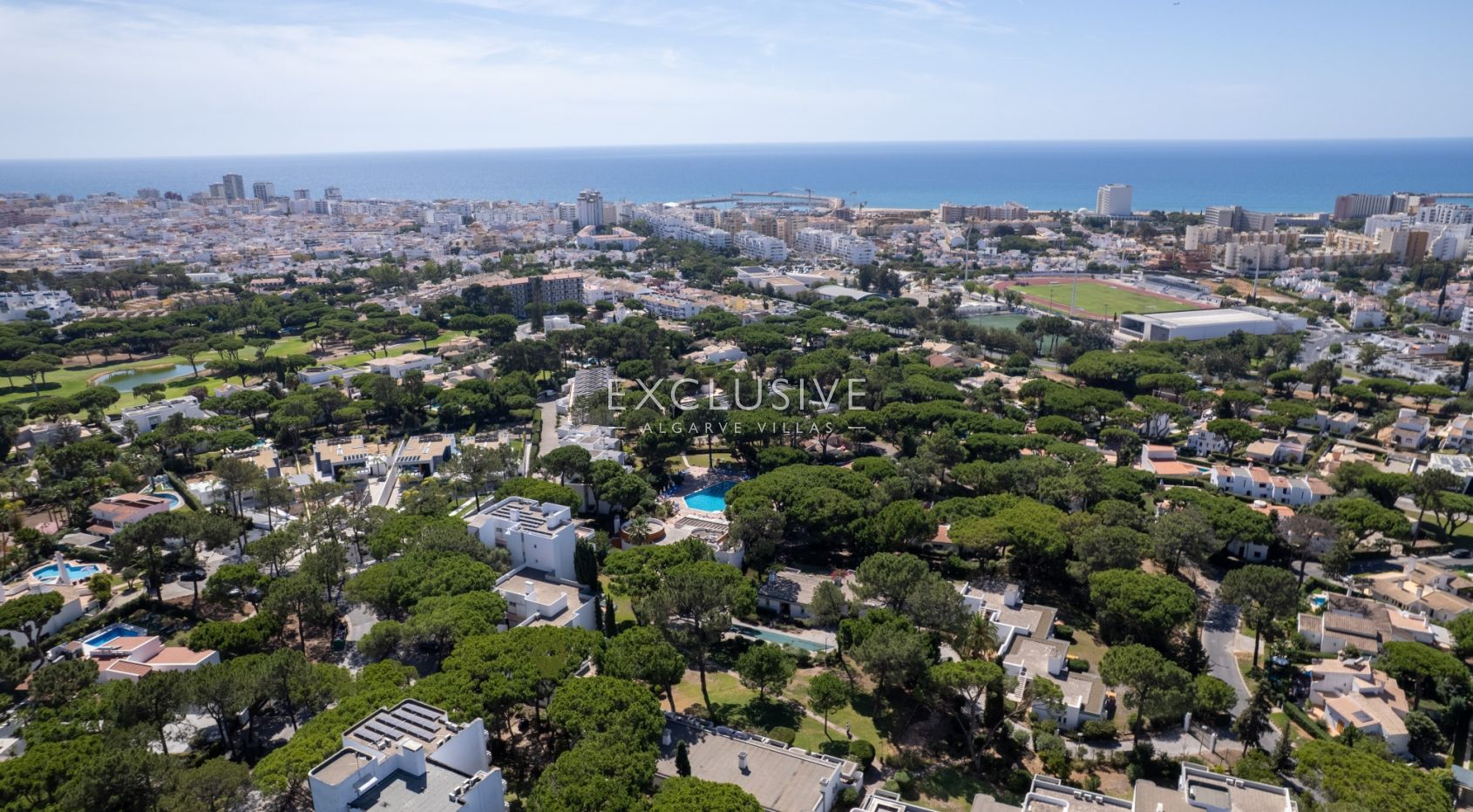 Sie eine Wohnung im ersten Stock mit drei Schlafzimmern in Pinhal da Marina, Vilamoura