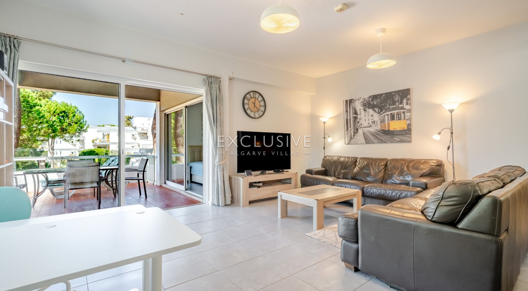 Sie eine Wohnung im ersten Stock mit drei Schlafzimmern in Pinhal da Marina, Vilamoura