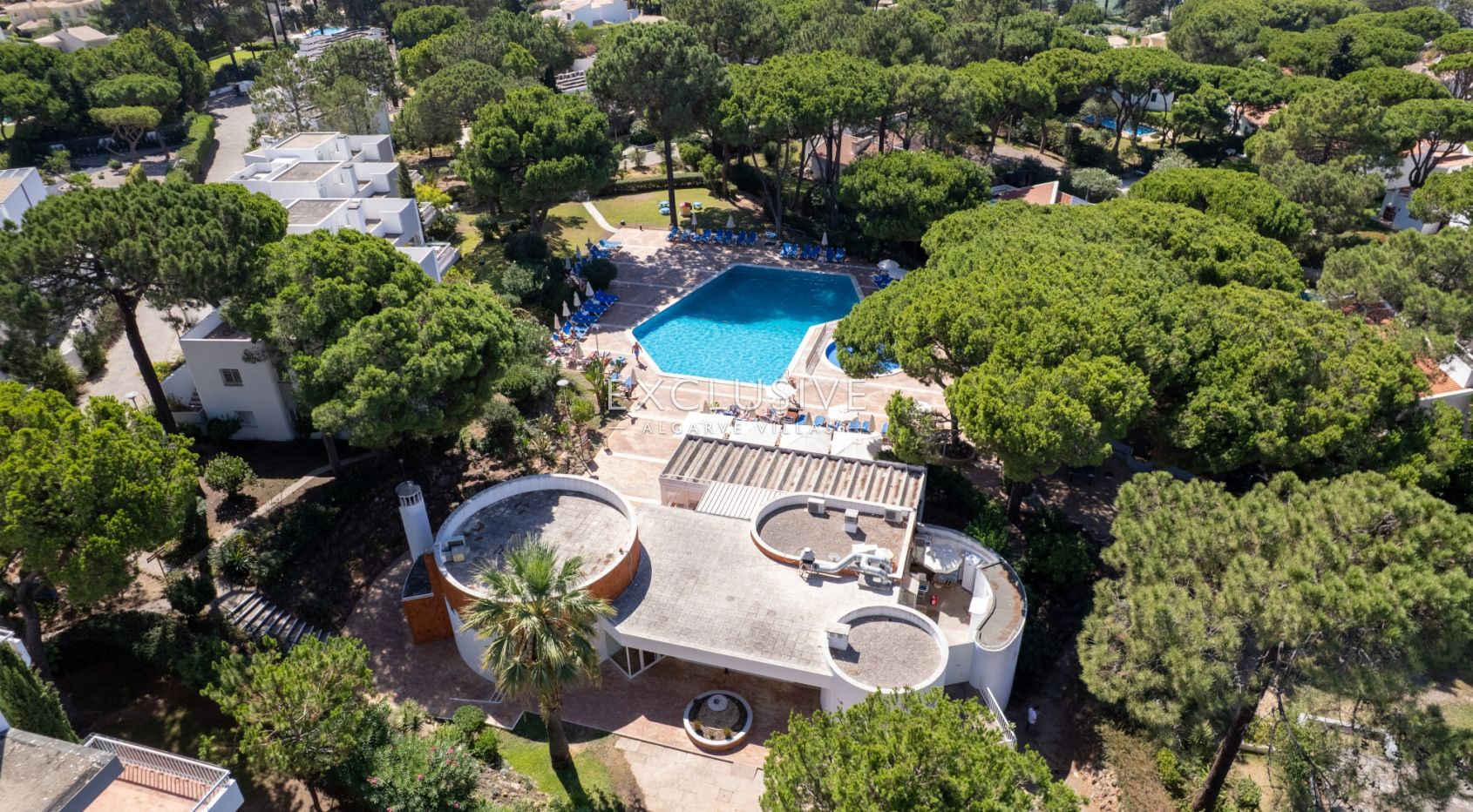 Sie eine Wohnung im ersten Stock mit drei Schlafzimmern in Pinhal da Marina, Vilamoura