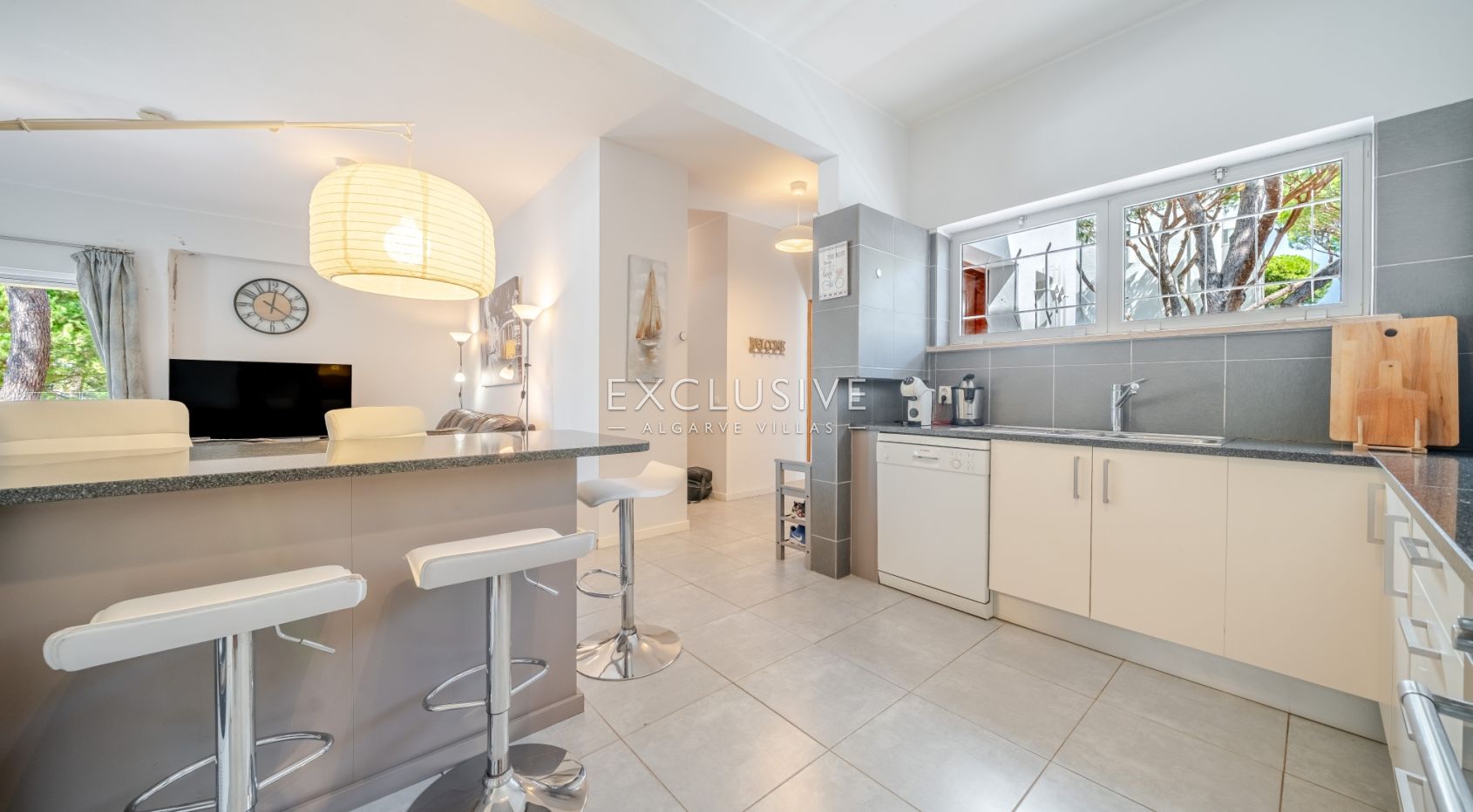 Sie eine Wohnung im ersten Stock mit drei Schlafzimmern in Pinhal da Marina, Vilamoura