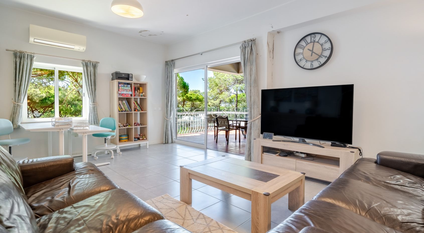 Sie eine Wohnung im ersten Stock mit drei Schlafzimmern in Pinhal da Marina, Vilamoura